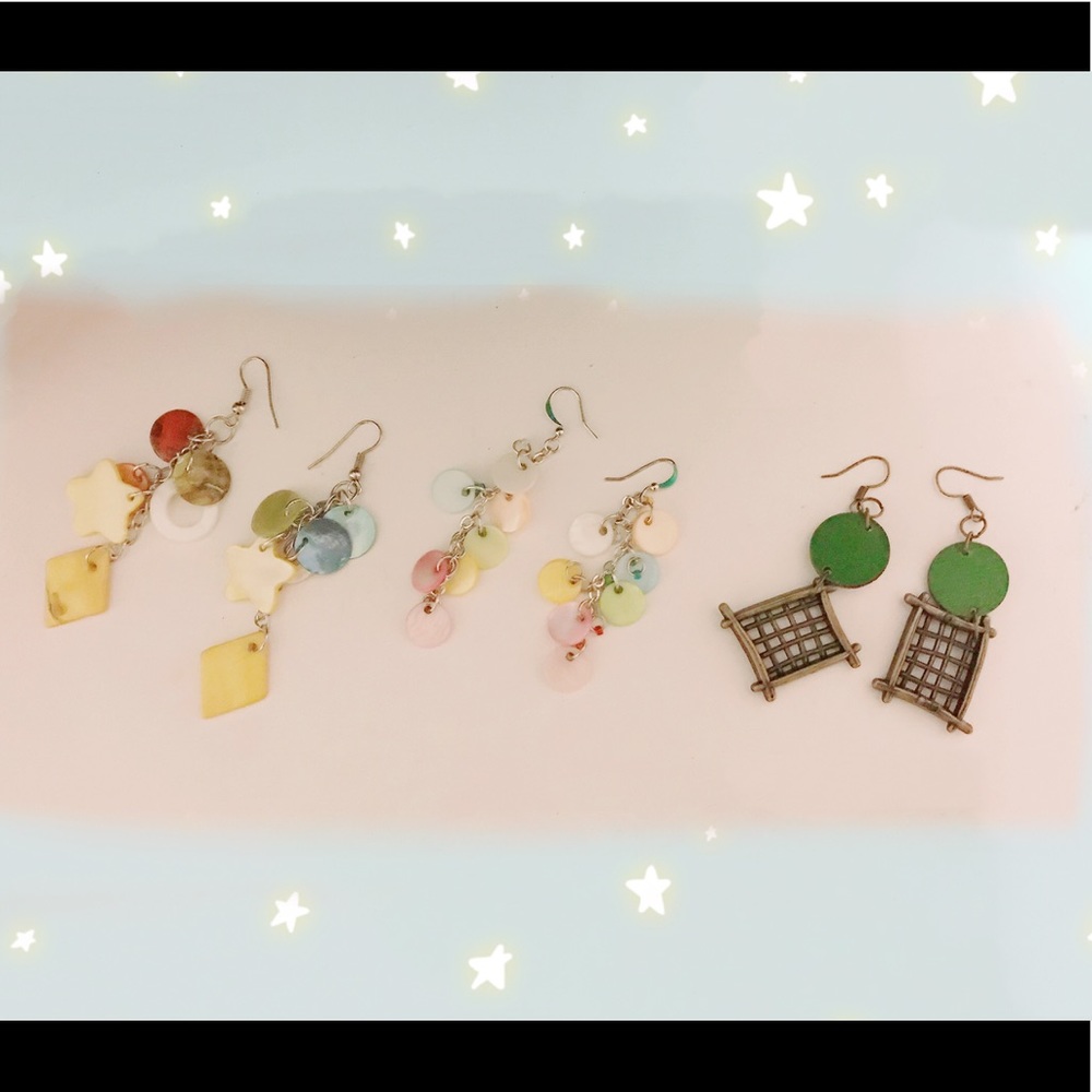 ✴️ FREE ✴️ with any other purchase! 😍💋 Beautiful earrings 👩🏻‍🦰💃🏻